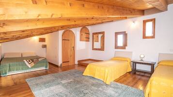 3 bedrooms, iron/ironing board, free WiFi, bed sheets