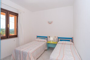 3 bedrooms, iron/ironing board, free WiFi, bed sheets - Apartment "Conchiglia Rosa" with Shared Garden, Sea View & Wi-Fi (BARRABISA PALAU)