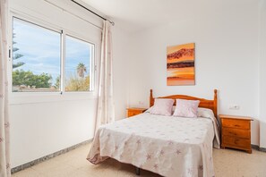 3 bedrooms, iron/ironing board, free WiFi, bed sheets