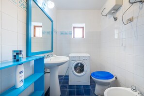 Doccia, set di cortesia gratuito, asciugacapelli, asciugamani