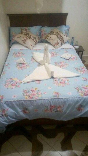 Free WiFi, bed sheets - The Loop Guest House and Restaurant (Eldoret)