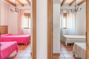 4 chambres, fer et planche à repasser, Wi-Fi gratuit, draps fournis