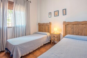 4 habitaciones, tabla de planchar con plancha y wifi gratis 