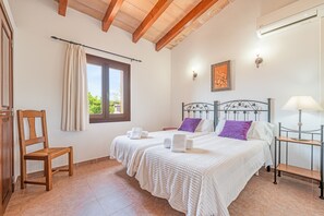 2 bedrooms, free WiFi, bed sheets - Traditional villa with a private pool, Wi-Fi, garden and terrace (Pollença)