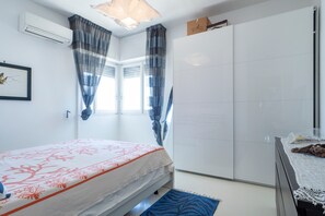 3 bedrooms, free WiFi, bed sheets - Vista mare Charme Apartament only 100 Meters from the Sea (porto cesareo)