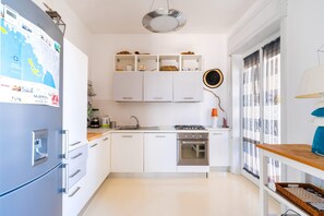 Fridge, oven, stovetop, dishwasher - Vista mare Charme Apartament only 100 Meters from the Sea (porto cesareo)