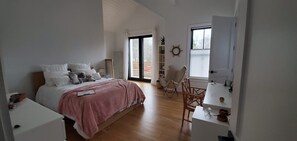 5 sovrum, strykjärn/strykbräda och sängkläder