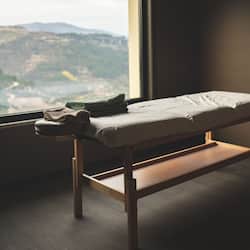 Couples treatment rooms, sauna, hot tub, steam room, body treatments