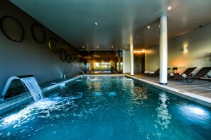 Piscine couverte, piscine extérieure (ouverte en saison)