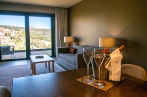 Suíte panorâmica | Frigobar, cofres nos quartos, escrivaninha