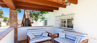 Incantevole casa con ampio giardino, piscina, terrazza e Wi-Fi; animali ammessi