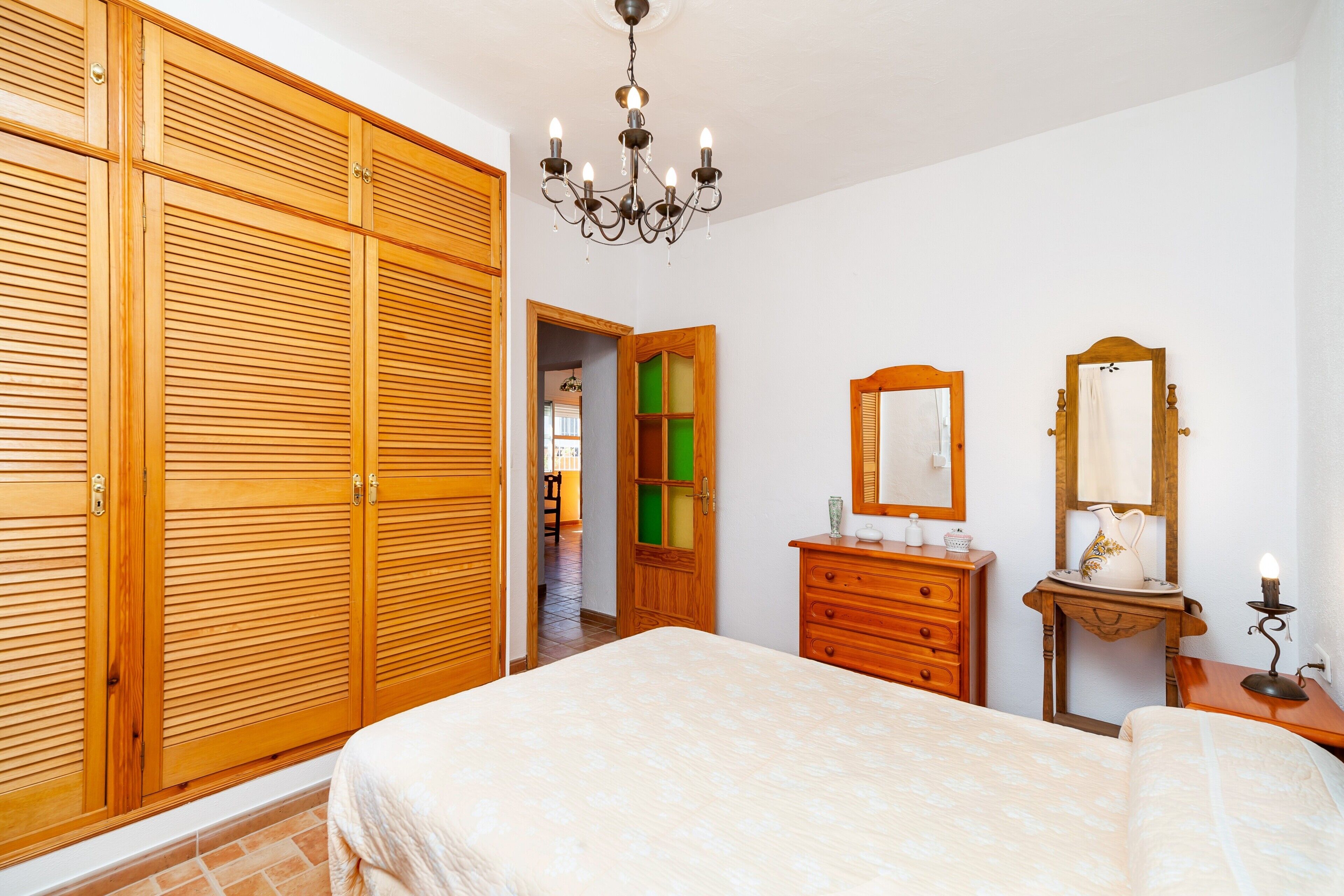 2 habitaciones, tabla de planchar con plancha y wifi gratis 