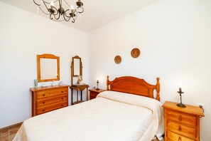 4 slaapkamers, een strijkplank/strijkijzer, gratis wifi, beddengoed