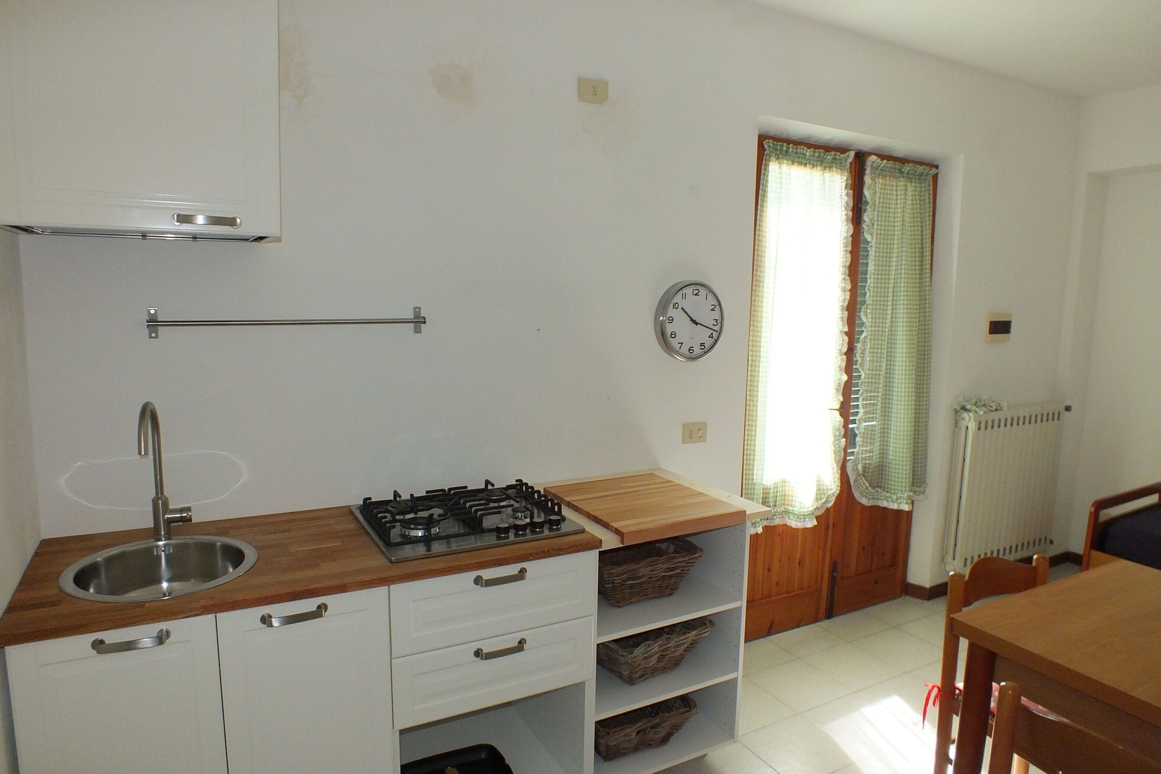 Fridge, stovetop, coffee/tea maker, high chair