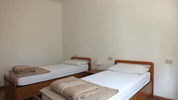2 Schlafzimmer, BĂŒgeleisen/BĂŒgelbrett, kostenloses WLAN, BettwĂ€sche