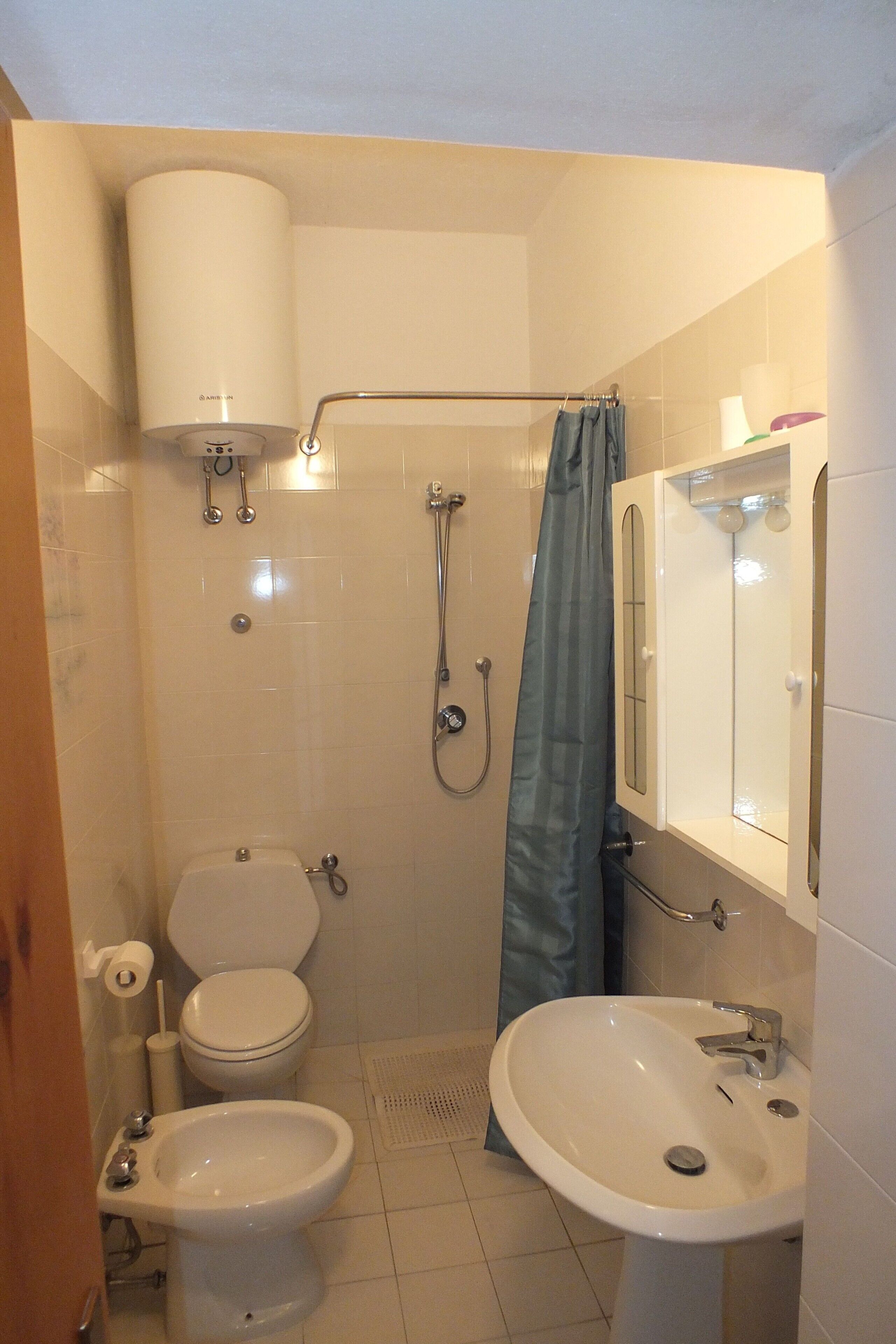 Een douche, handdoeken