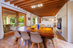 Dining - Family-friendly and with a spectacular garden – Holiday Home Cala Bona (Cala Bona)