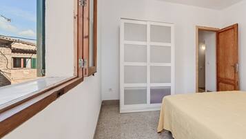 3 chambres, fer et planche Ă  repasser, Wi-Fi gratuit, draps fournis