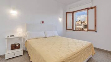 3 chambres, fer et planche à repasser, Wi-Fi gratuit, draps fournis