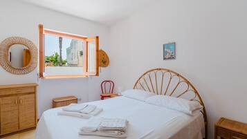 1 habitación, tabla de planchar con plancha, wifi y ropa de cama