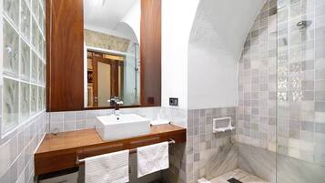 Shower, towels