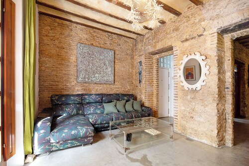 Historic yet Modern Apartment with Air-Conditioning and Wi-Fi