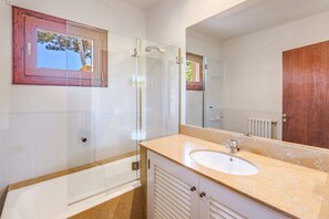 Bathtub, hair dryer, towels