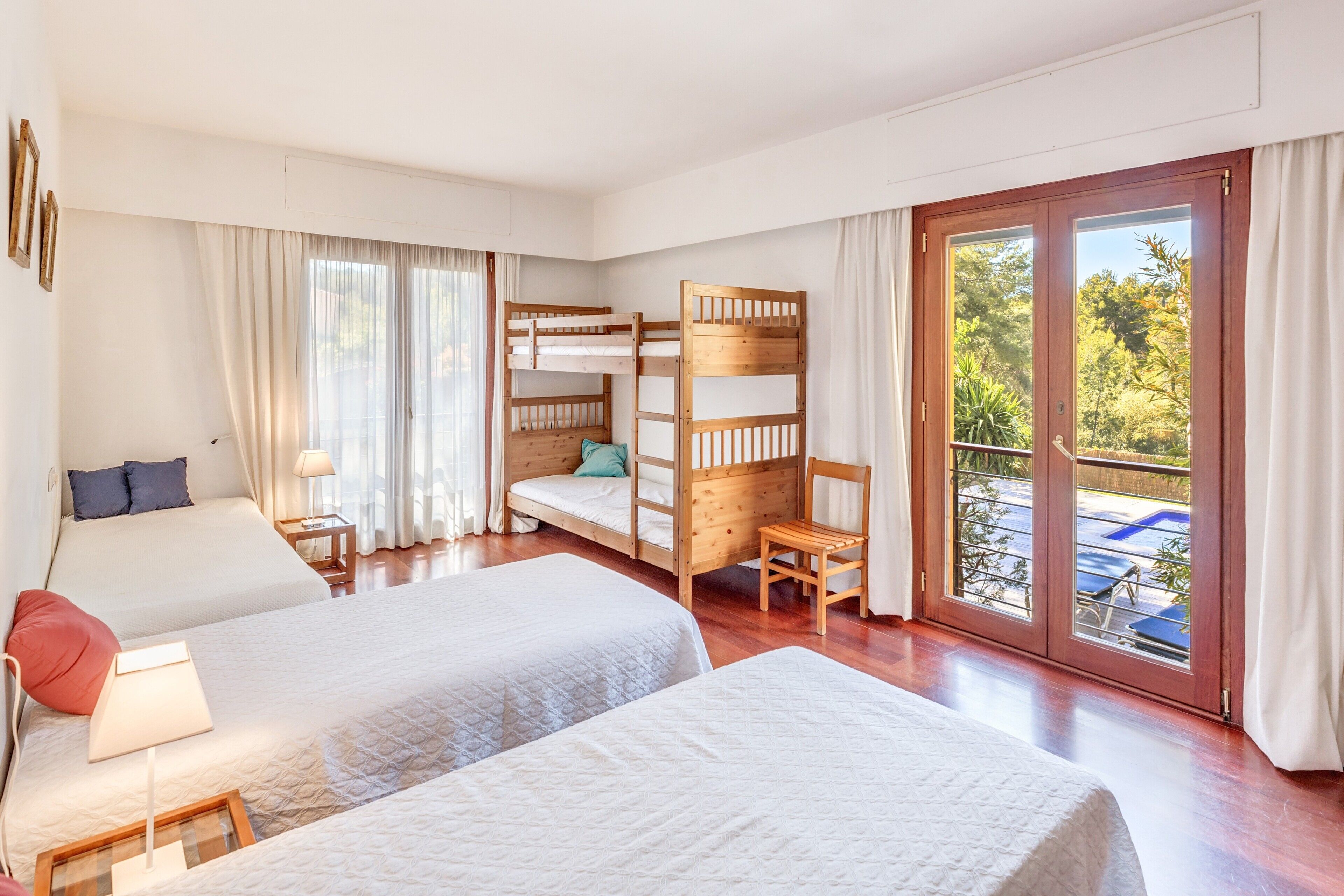 4 Schlafzimmer, Bügeleisen/Bügelbrett, kostenloses WLAN, Bettwäsche