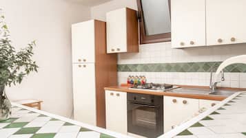 Kühlschrank, Ofen, Herdplatte, Geschirrspüler