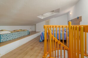 2 slaapkamers, een strijkplank/strijkijzer, gratis wifi, beddengoed