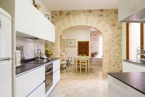 Fridge, microwave, oven, stovetop - Luxury town house with pool - Casa Pina (Pina)