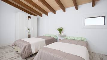 3 bedrooms, iron/ironing board, free WiFi, bed sheets