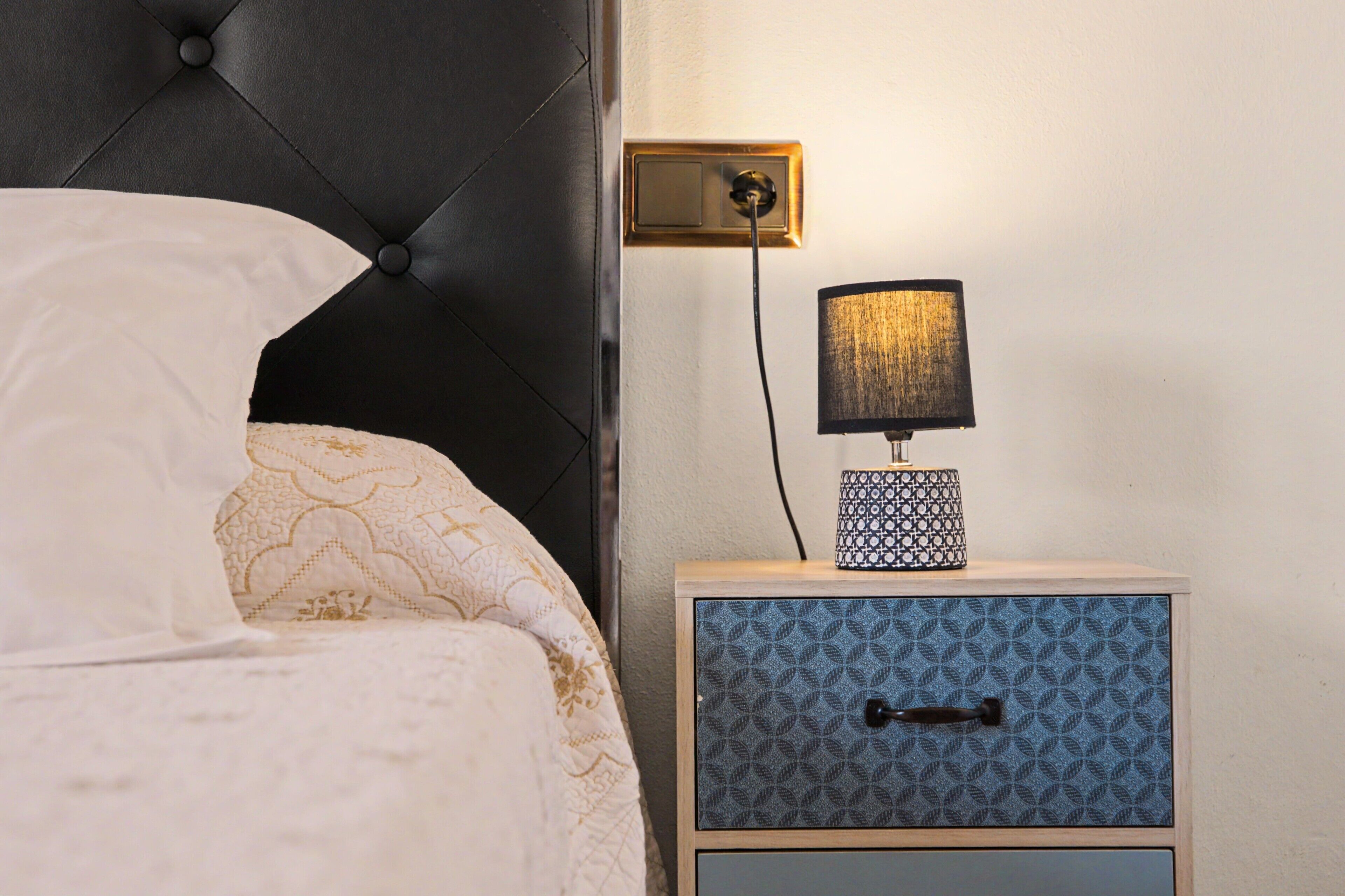 5 dormitorios, tabla de planchar con plancha, wifi gratis y ropa de cama