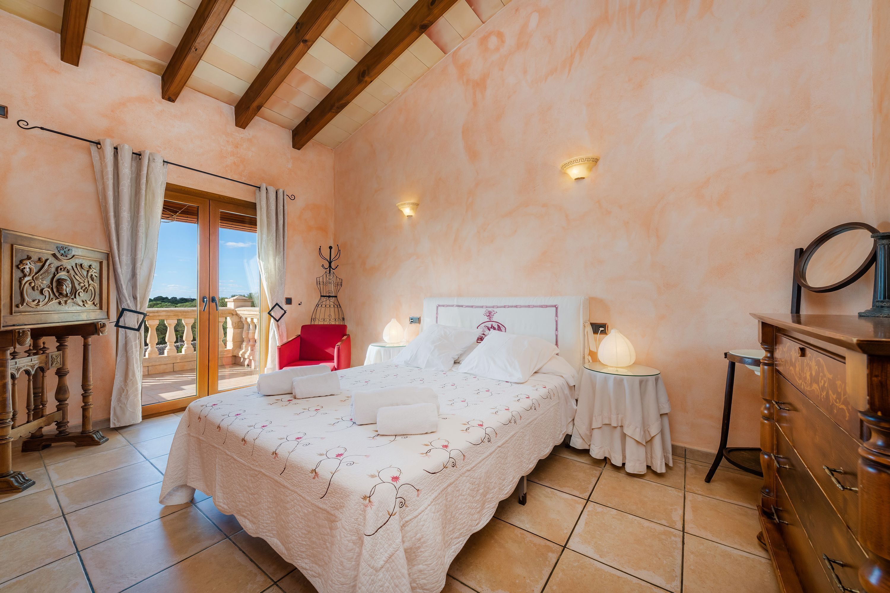 5 slaapkamers, een strijkplank/strijkijzer, gratis wifi, beddengoed