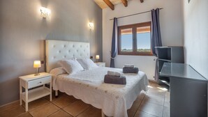 5 chambres, fer et planche à repasser, Wi-Fi gratuit, draps fournis