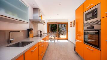 KĂŒhlschrank, Mikrowelle, Ofen, Herdplatte