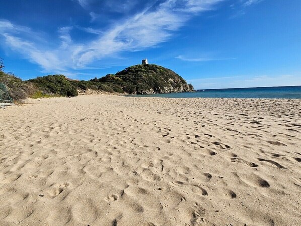 Una spiaggia nelle vicinanze