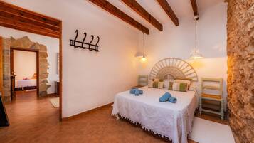 3 bedrooms, iron/ironing board, free WiFi, bed sheets