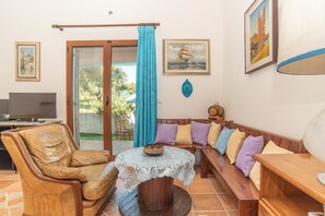 TV, fireplace - Holiday Apartment with Spacious Outside Area; Parking Available (ONIFAI)