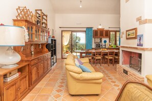 TV, fireplace - Holiday Apartment with Spacious Outside Area; Parking Available (ONIFAI)