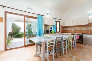 Fridge, microwave, oven, stovetop - Holiday Apartment with Spacious Outside Area; Parking Available (ONIFAI)