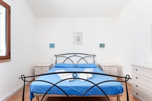 3 makuuhuonetta, silitysrauta/-lauta, ilmainen Wi-Fi, vuodevaatteet