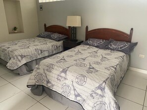 Chambre Quadruple Standard | Wi-Fi gratuit