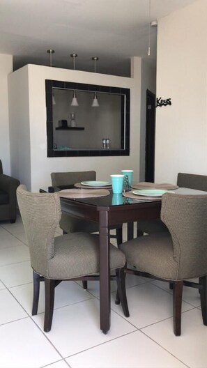 Standard Suite, Kitchenette | Living room | 33-inch LCD TV with cable channels, TV - Hotel Suites Fátima (Los Mochis)