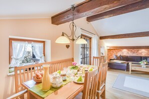 Dining - Holiday Apartment "Beim Kreuzfelder Zwiesl" with Garden, Balcony & Mountain View (Inzell)