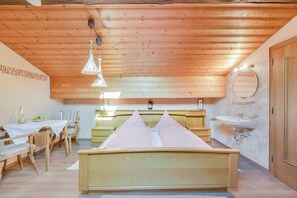 3 makuuhuonetta, ilmainen Wi-Fi, vuodevaatteet