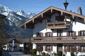 Exterior - Holiday Apartment "Beim Kreuzfelder Zwiesl" with Garden, Balcony & Mountain View (Inzell)