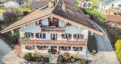 Ferienwohnung "Beim Kreuzfelder Zwiesl" mit Garten, Balkon & Bergblick
