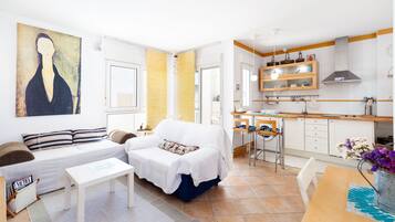 Fernseher, DVD-Player, Stereoanlage