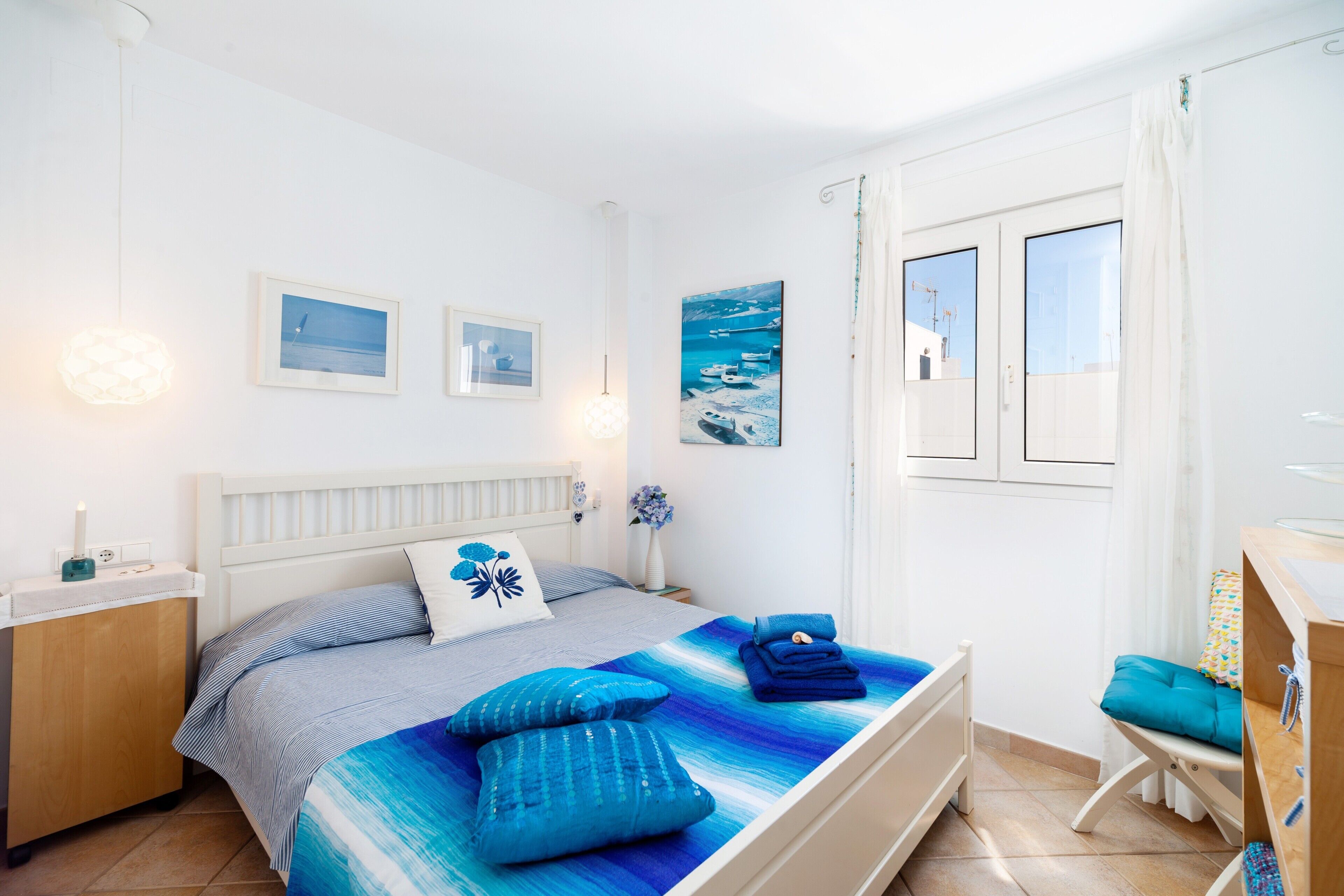 2 slaapkamers, een strijkplank/strijkijzer, gratis wifi, beddengoed